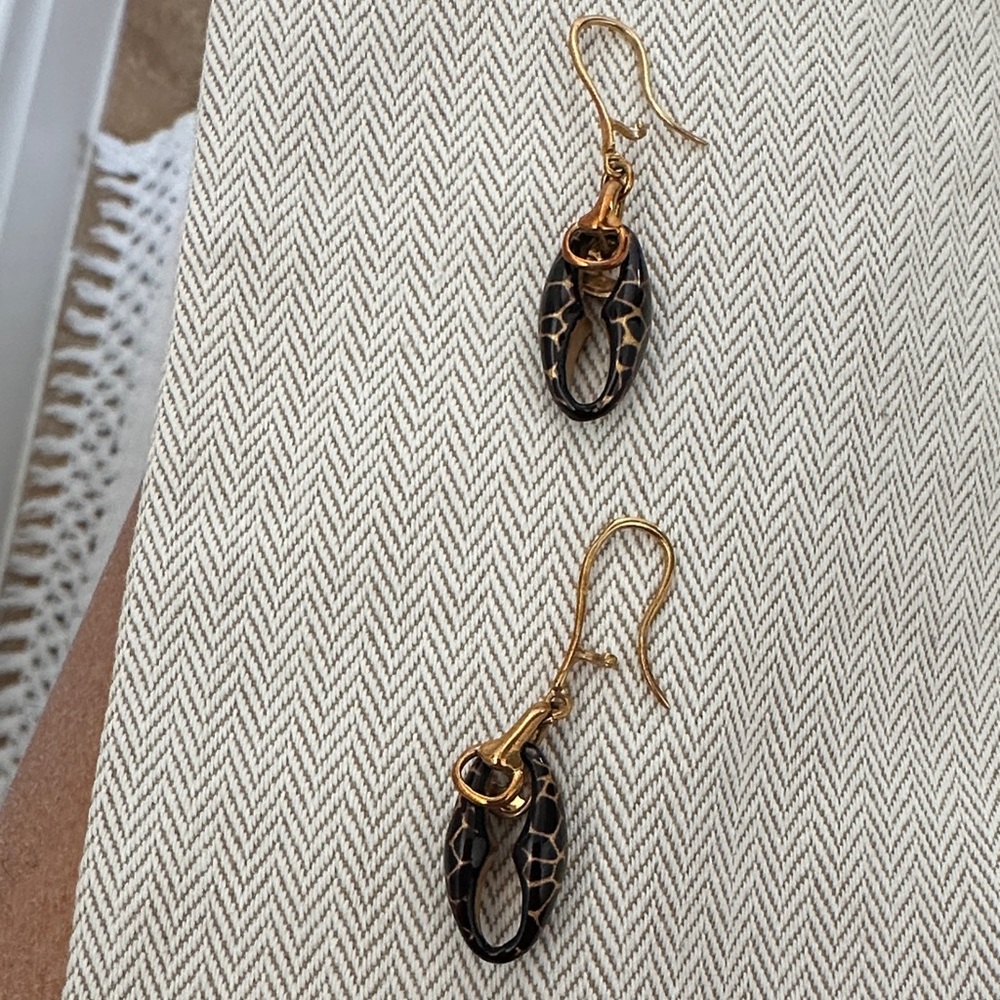 Elegant Black and 14K Gold Dangle Earrings